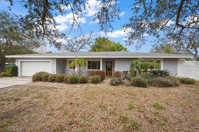 230 GARDEN CIR photo