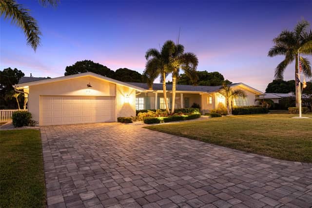616 PINELAND AVE photo