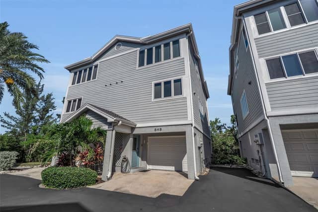 848 EVERGREEN WAY photo