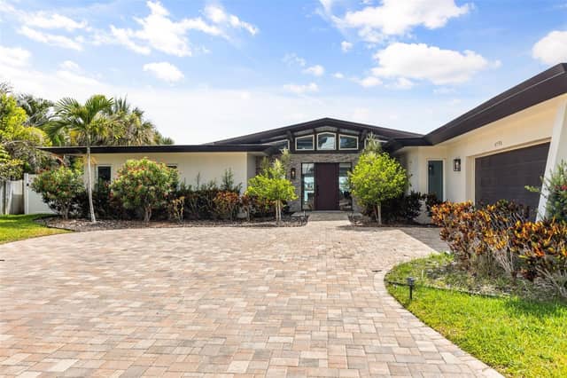 4598 CLEARWATER HARBOR DR S photo