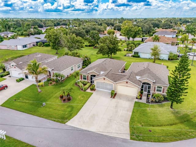 1351 HEDGEWOOD CIR photo