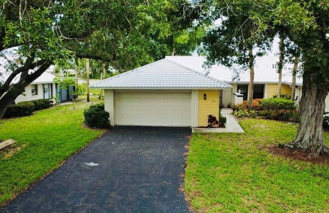 339 PEMBROKE LN S #228 photo