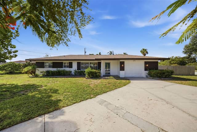 2051 MAGNOLIA DR photo