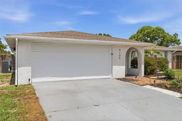 9105 HUNT CLUB LN photo