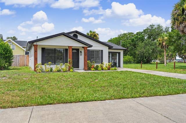 102 SHORE DR E photo