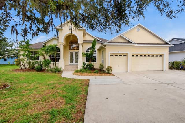 9009 RIVERVIEW DR photo
