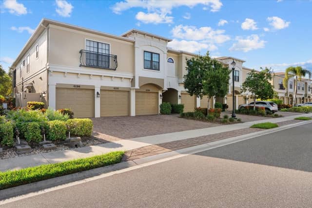 4190 OVERTURE CIR #511 photo