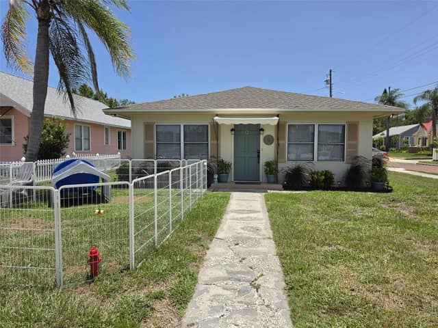 121 BAY ST photo