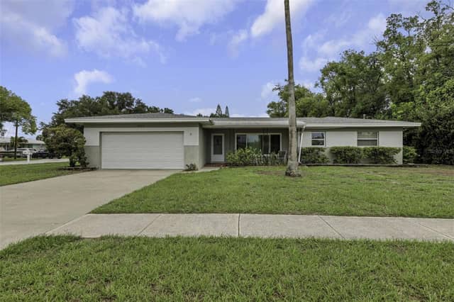 2077 DRUID RD E photo