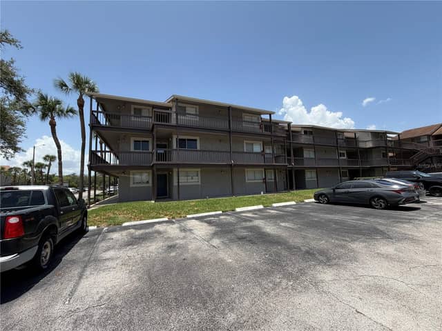 6308 NEWTOWN CIR #8B1 photo