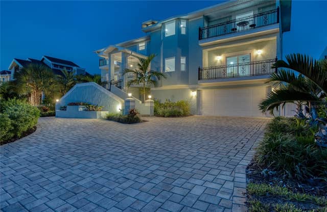289 8TH AVE N photo