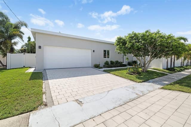 4524 RIVERWOOD AVE photo