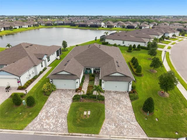 10208 COASTAL SHORES DR photo