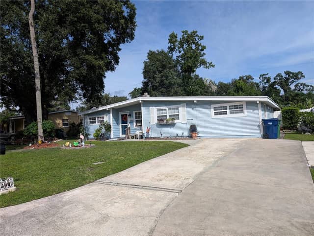 1529 W RIVER LN photo