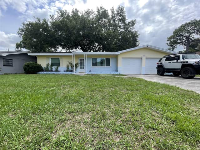 635 DEVILLE DR E photo