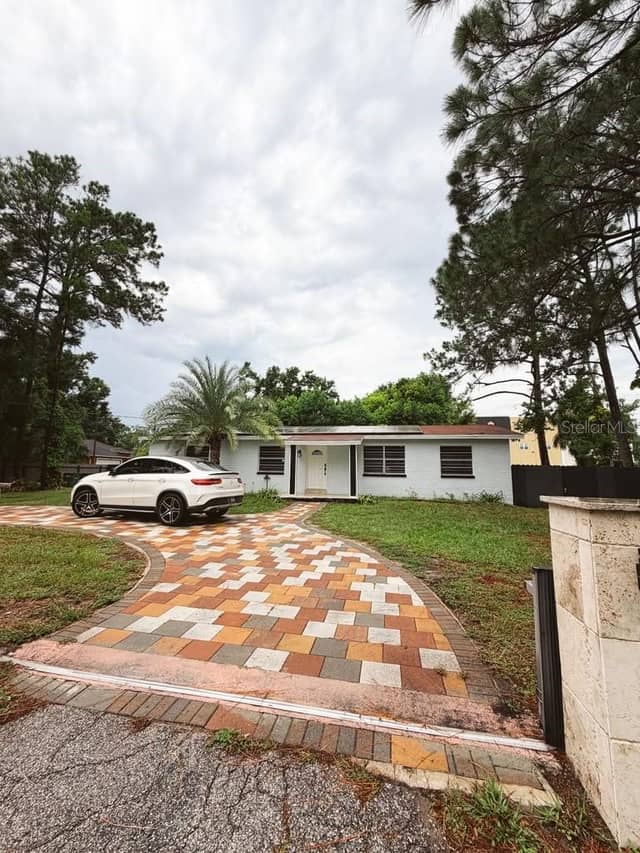 6504 N PACKWOOD AVE photo