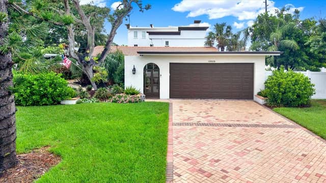 1040 PALM DR photo