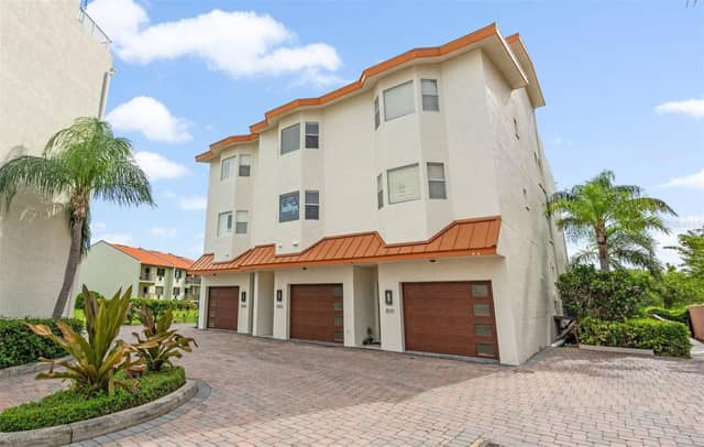 1593 PINELLAS BAYWAY S photo