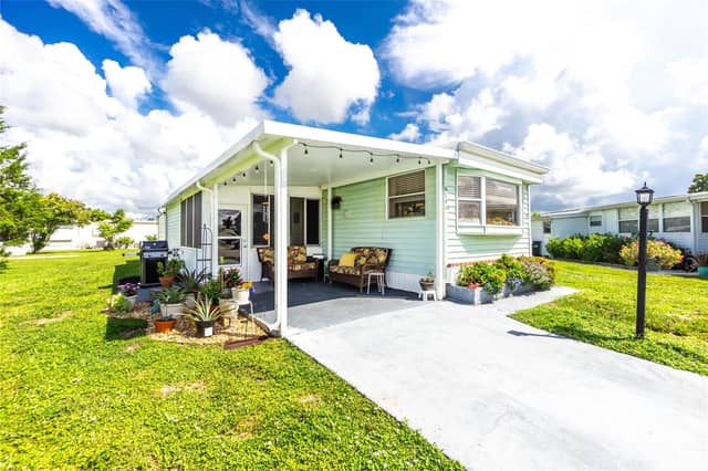 6741 LAUREL CT photo