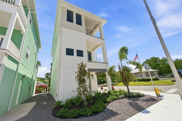 19101 GULF BLVD photo