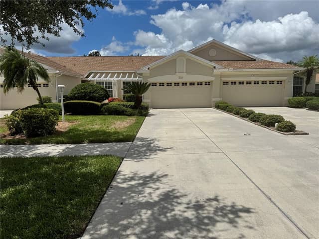 2427 MAGNOLIA CIR photo