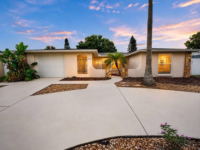 9135 GREENBRIAR LN photo