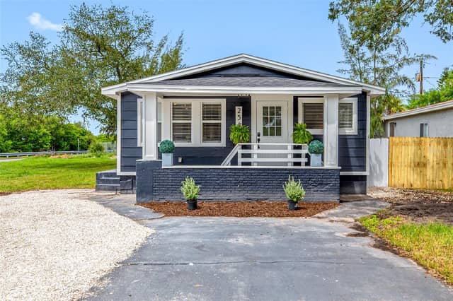 2547 KINGSTON ST S photo