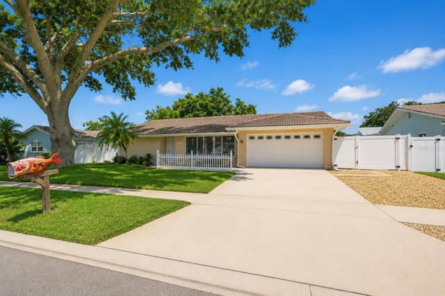 2069 KINGFISHER DR photo