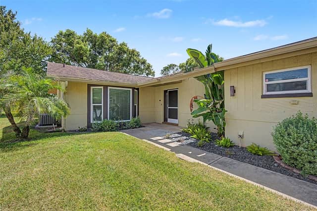 7800 FAIRLAWN DR photo
