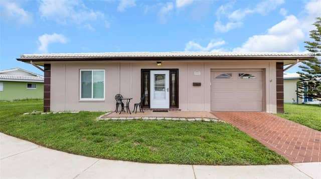 5355 FERNDALE PL N photo