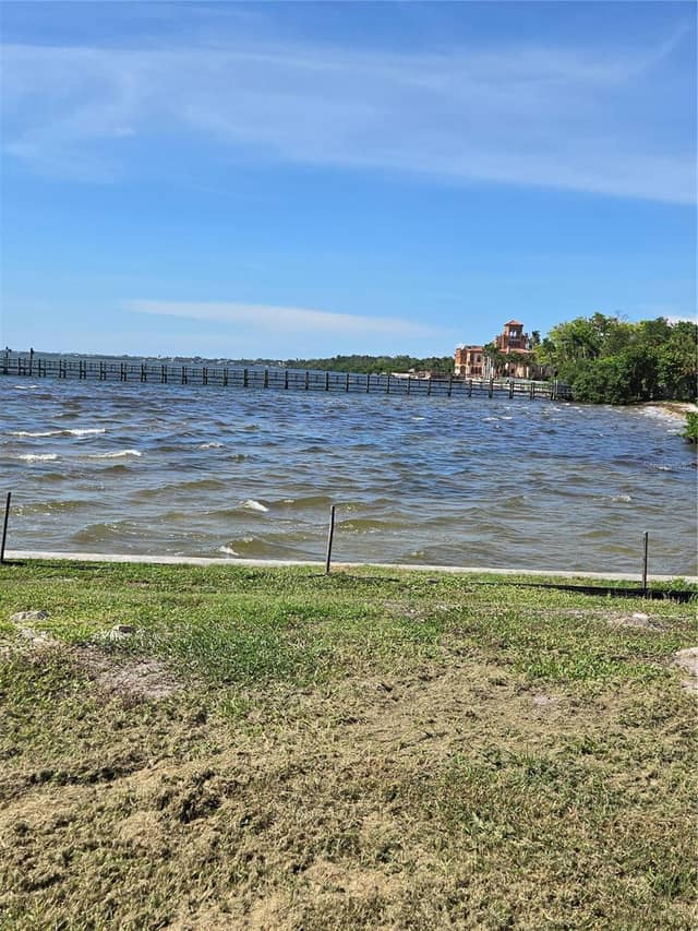 337 N SHORE DR photo