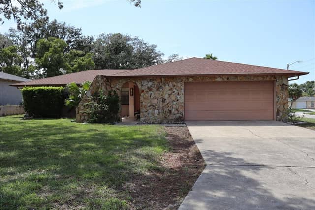 8949 FOREST LAKE DR photo