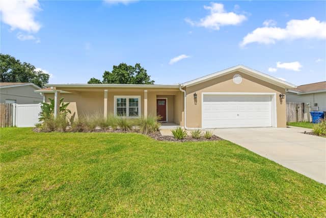 1003 RED OAK CIR photo