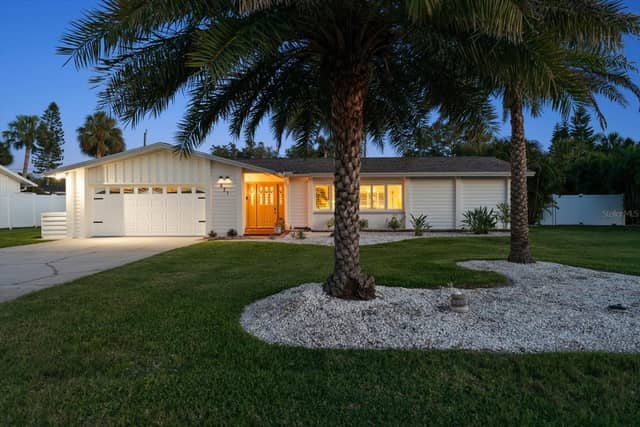 821 JACARANDA DR photo