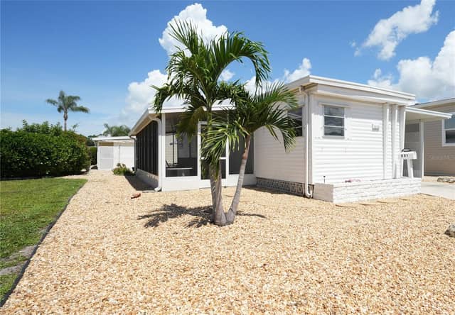 251 SOUTHWINDS DR photo