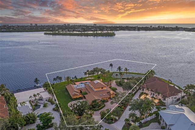 1136 N LAKE SHORE DR photo