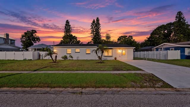 310 COUNTRY CLUB DR photo