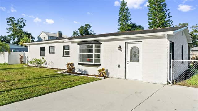 310 COUNTRY CLUB DR photo