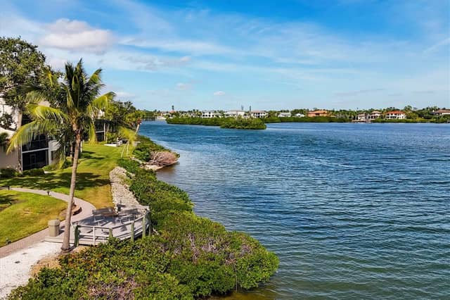 1900 COVE II PL #127 photo