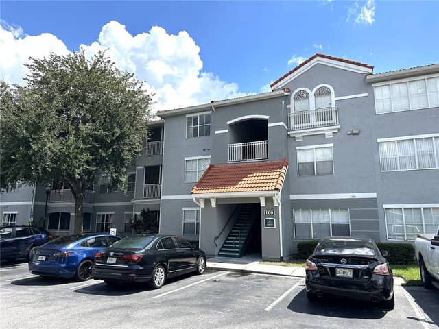 18001 RICHMOND PLACE DR #136 photo