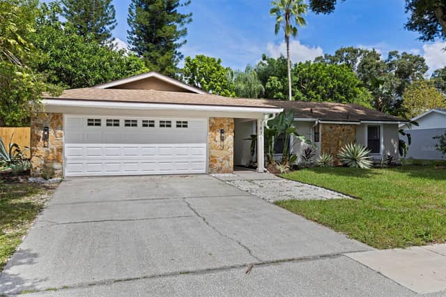 1671 CASTLEWOOD LN photo