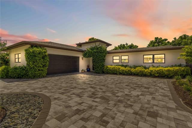 2410 SIESTA DR photo