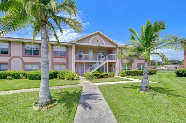 4925 MYRTLE OAK DR #25 photo