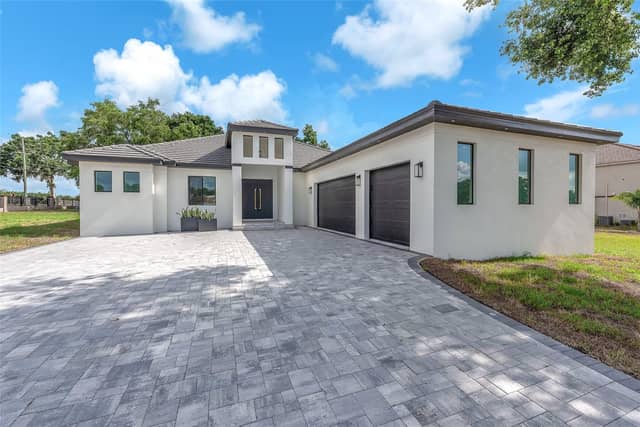 11921 FORT KING HWY photo
