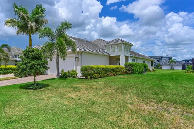 10715 KLEE AVE photo