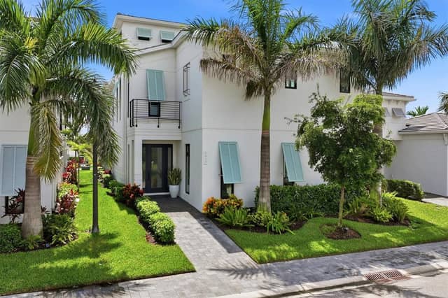 5935 REDBAY BLVD photo