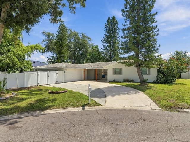 10744 DRUMMOND RD photo