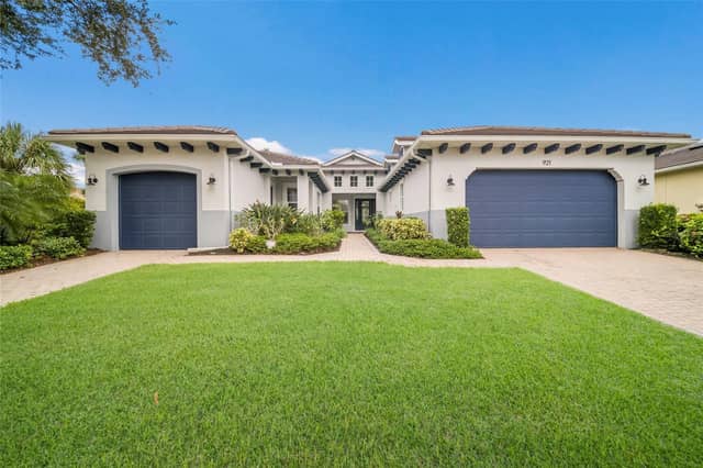 921 RIVERSCAPE ST photo