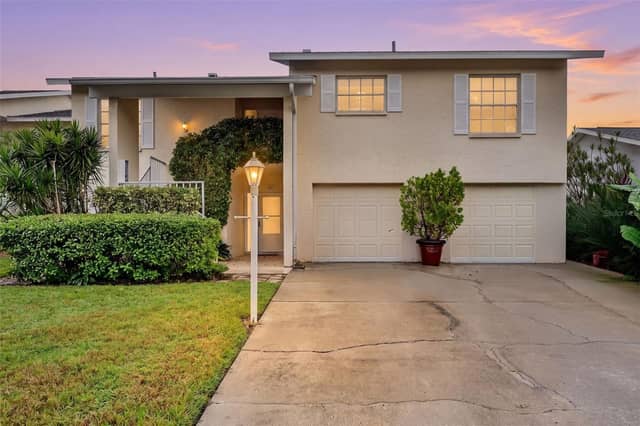 7283 ELEANOR CIR photo