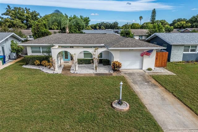 2174 SCOTLAND DR photo